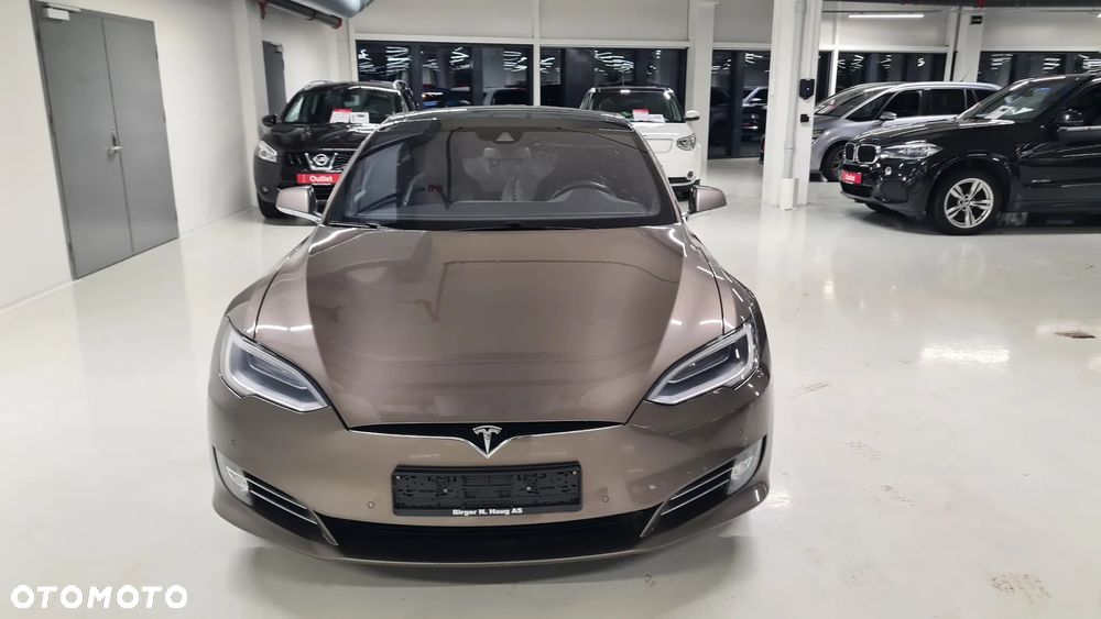 Tesla Model S - 2