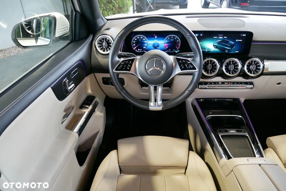 Mercedes-Benz GLB 250 4Matic 8G-DCT - 16
