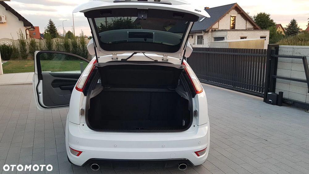 Ford Focus - 32