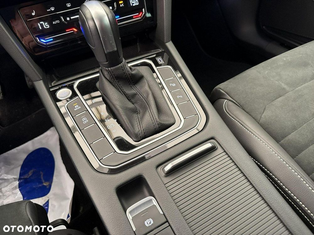 Volkswagen Passat - 17