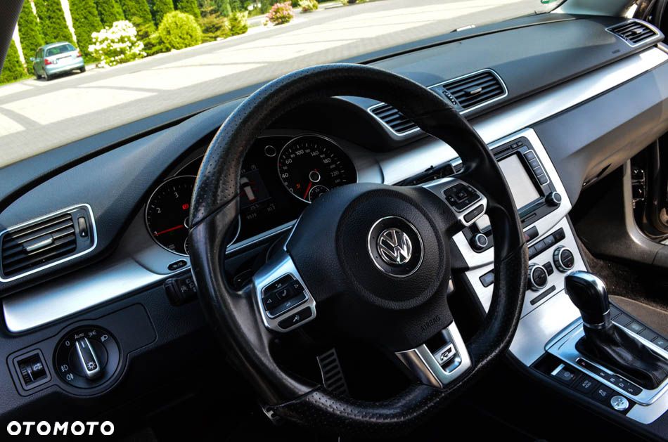 Volkswagen Passat Variant 2.0 TDI DSG BlueMotion Technology R-Line - 27