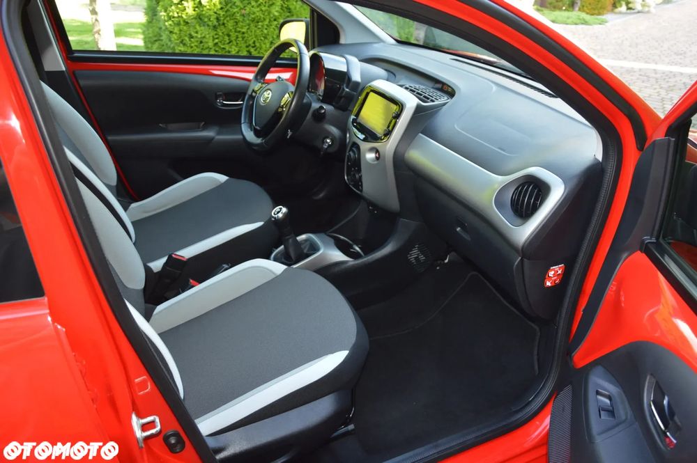 Toyota Aygo x-play touch - 29