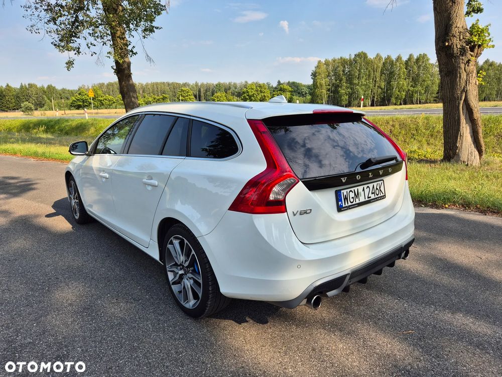 Volvo V60 D3 R-Design - 13
