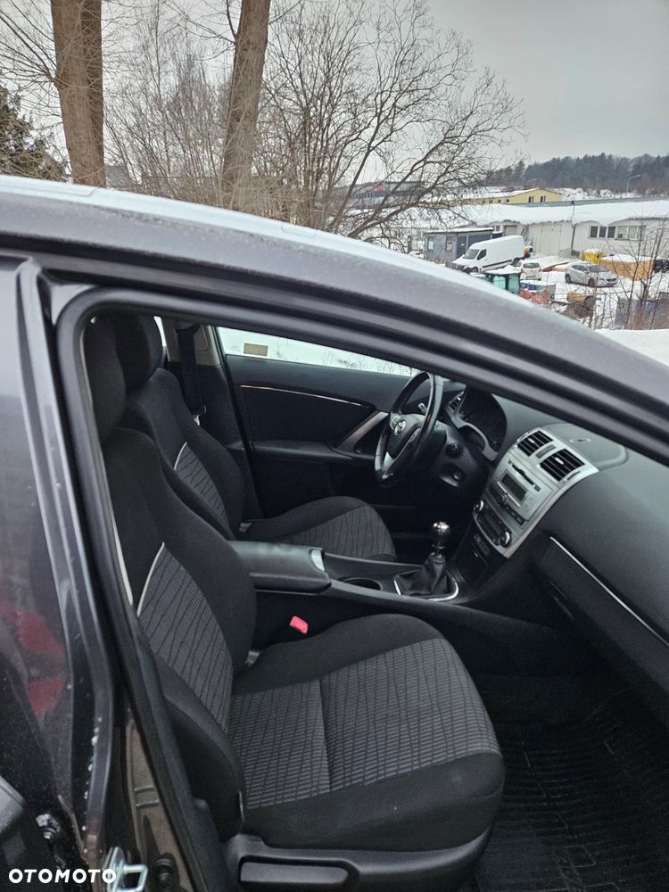 Toyota Avensis 1.8 Active - 11