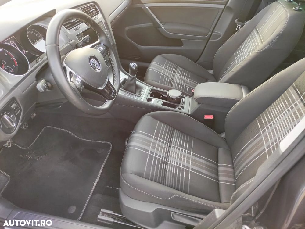 Volkswagen Golf - 9