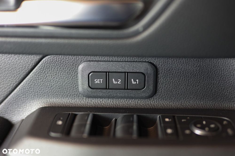 Toyota Land Cruiser - 26