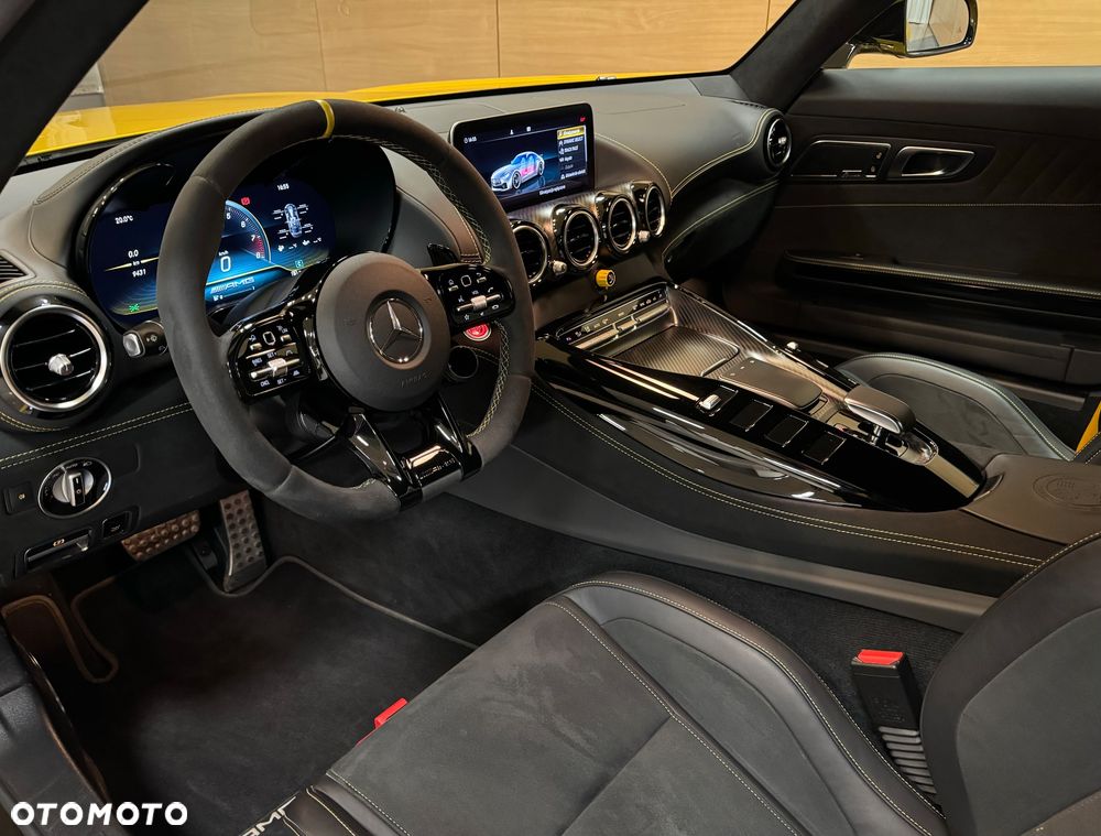 Mercedes-Benz AMG GT R - 12