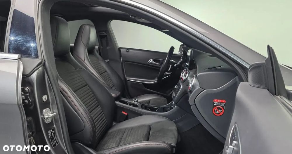Mercedes-Benz CLA 250 4Matic 7G-DCT AMG Line - 17