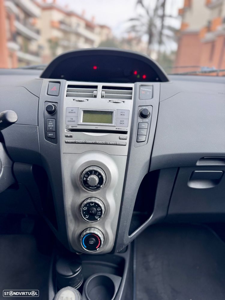 Toyota Yaris 1.0 VVT-i AC - 8