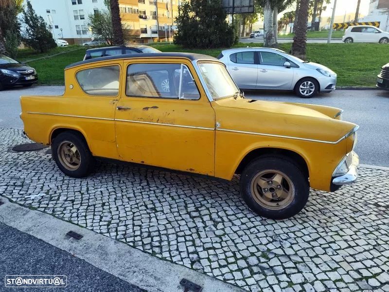Ford Anglia - 8