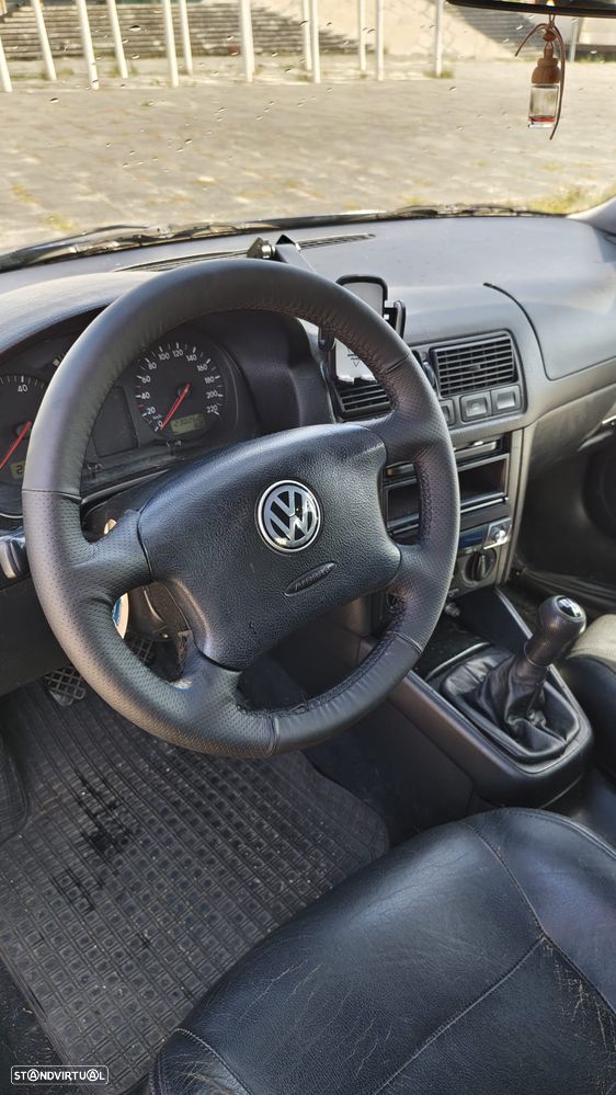 Volkswagen Golf 1.4i Confortline JE+AC — fotografia 2