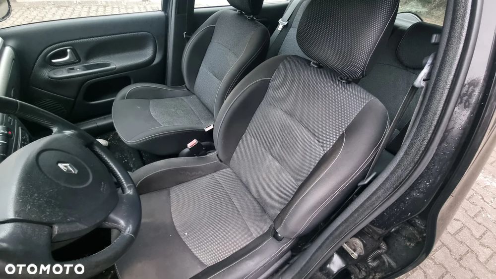 Renault Clio 1.2 16V Campus Dynamique - 11