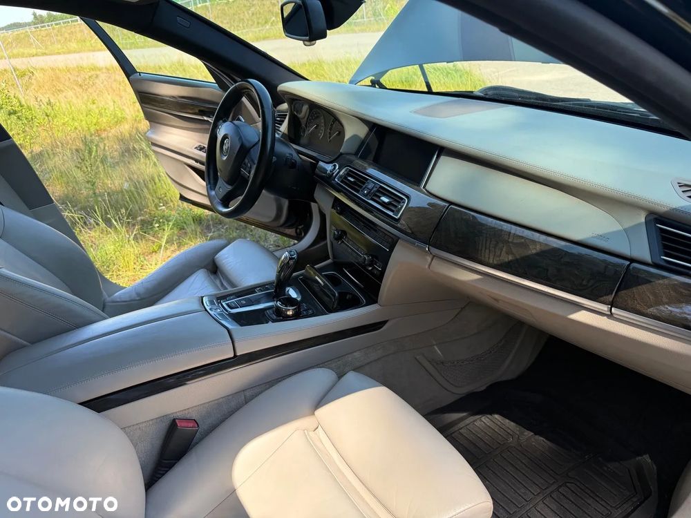 BMW Seria 7 ver-740li - 14