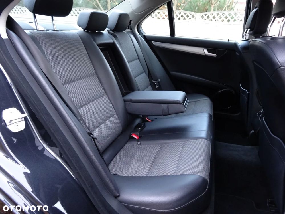 Mercedes-Benz Klasa C 180 Kompressor BlueEFFICIENCY Avantgarde - 18