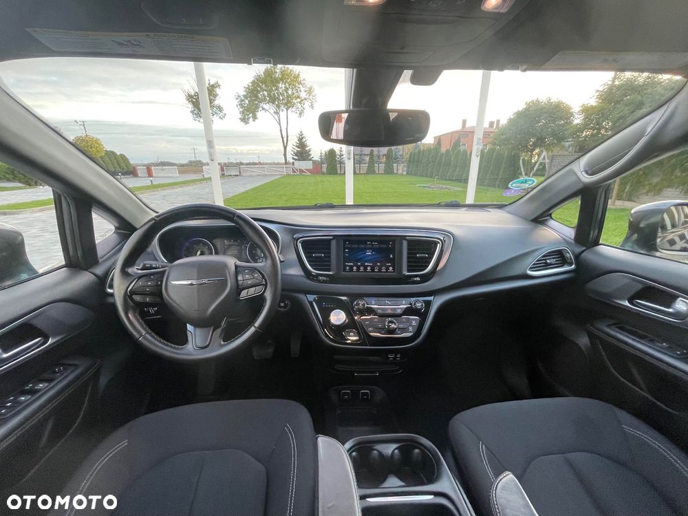 Chrysler Pacifica - 8