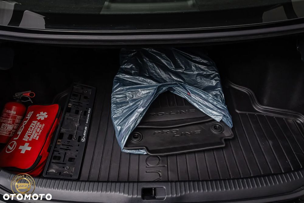 Lexus IS 200t Elite - 32