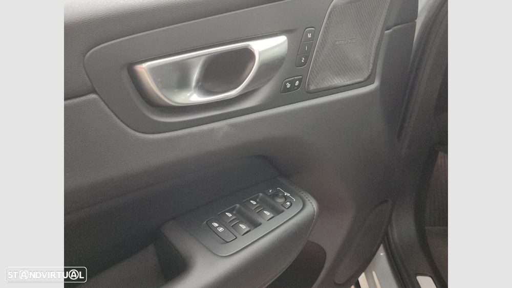 Volvo XC 60 2.0 T6 PHEV Plus Dark AWD - 10