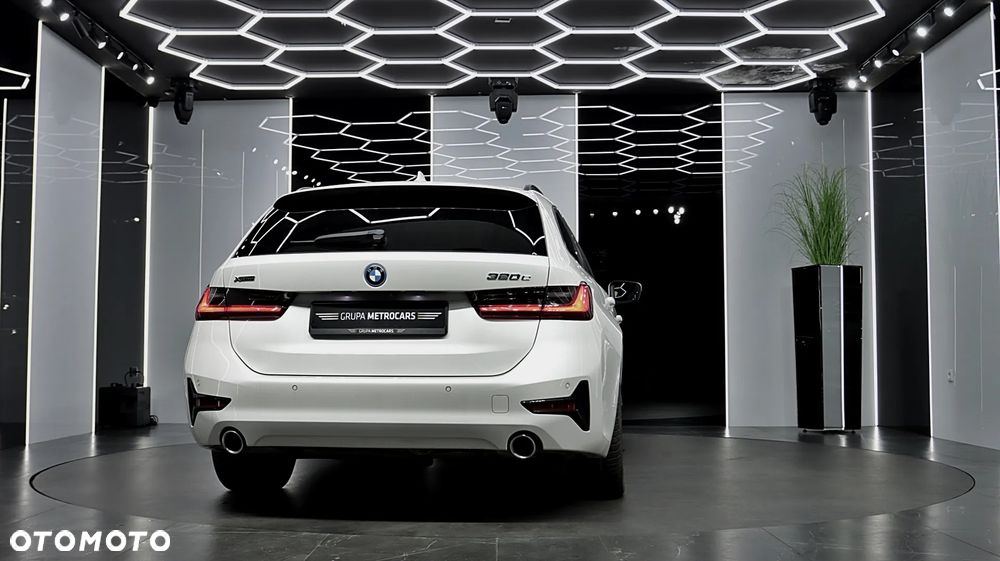 BMW Seria 3 320e PHEV M Sport - 10