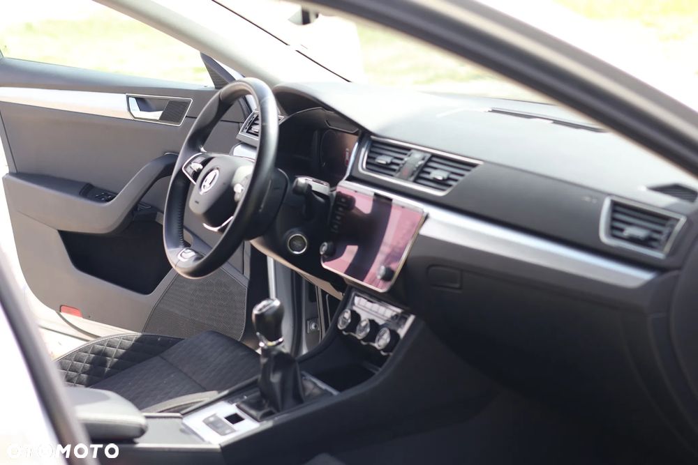 Skoda Superb 2.0 TDI SCR Ambition - 6