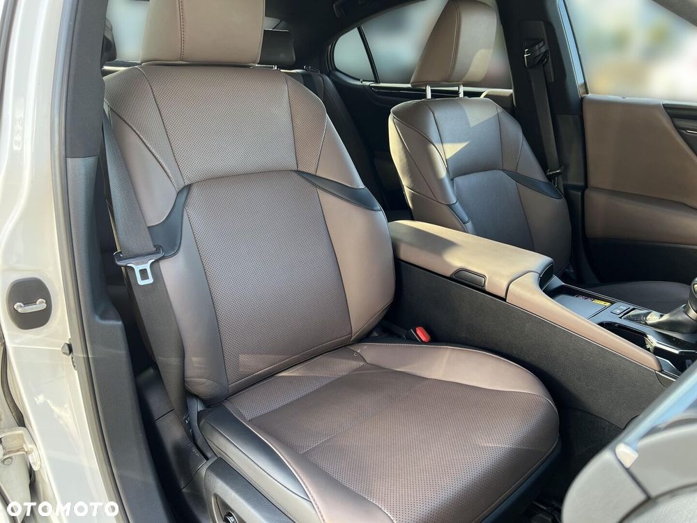 Lexus ES 300h F Sport Design - 14