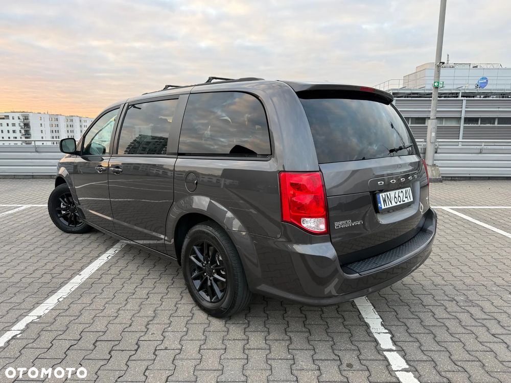 Dodge Grand Caravan - 3