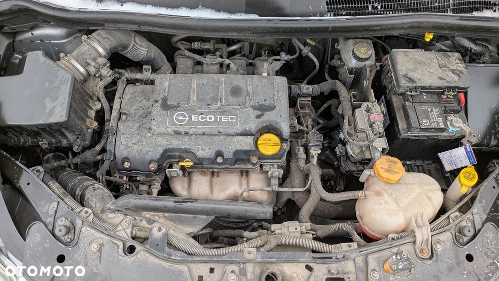 Opel Corsa 1.4 16V Cosmo - 13