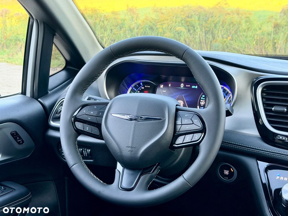 Chrysler Pacifica - 28