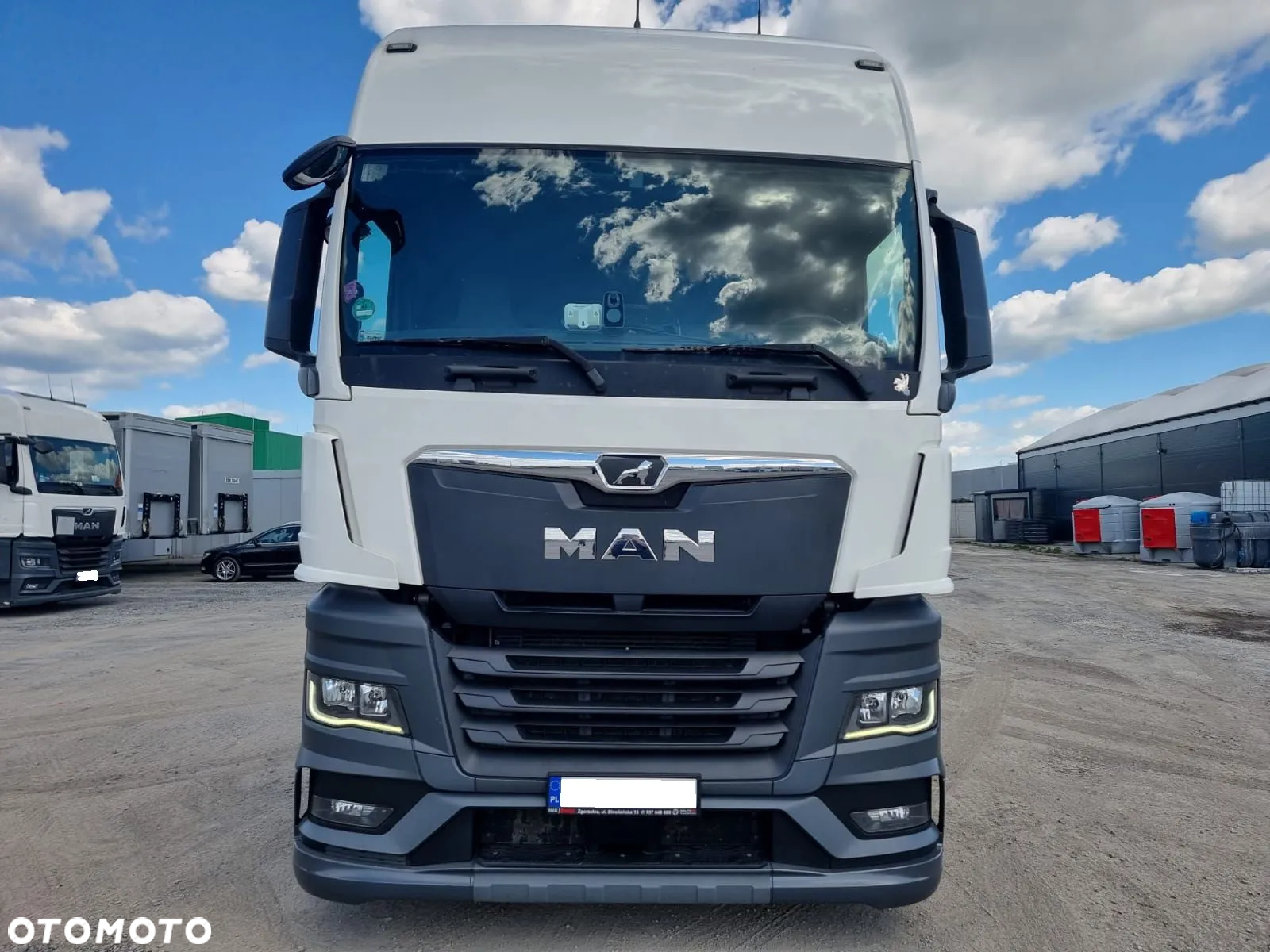 MAN TGX 18.470 LOWDECK PO KONTRAKCIE DUZA KABINA RETARDER ASYSTENT MARTWEGO POLA SALON PL AUTOMAT ZBIORNIKI 1090 LITRÓW RADAR - 3