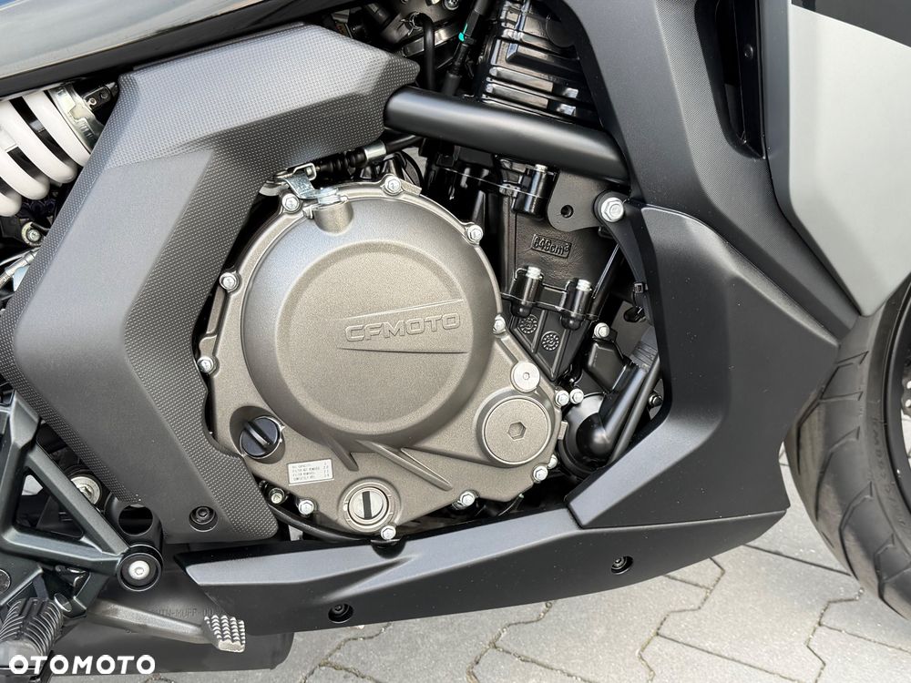 CFMoto 650 MT - 18