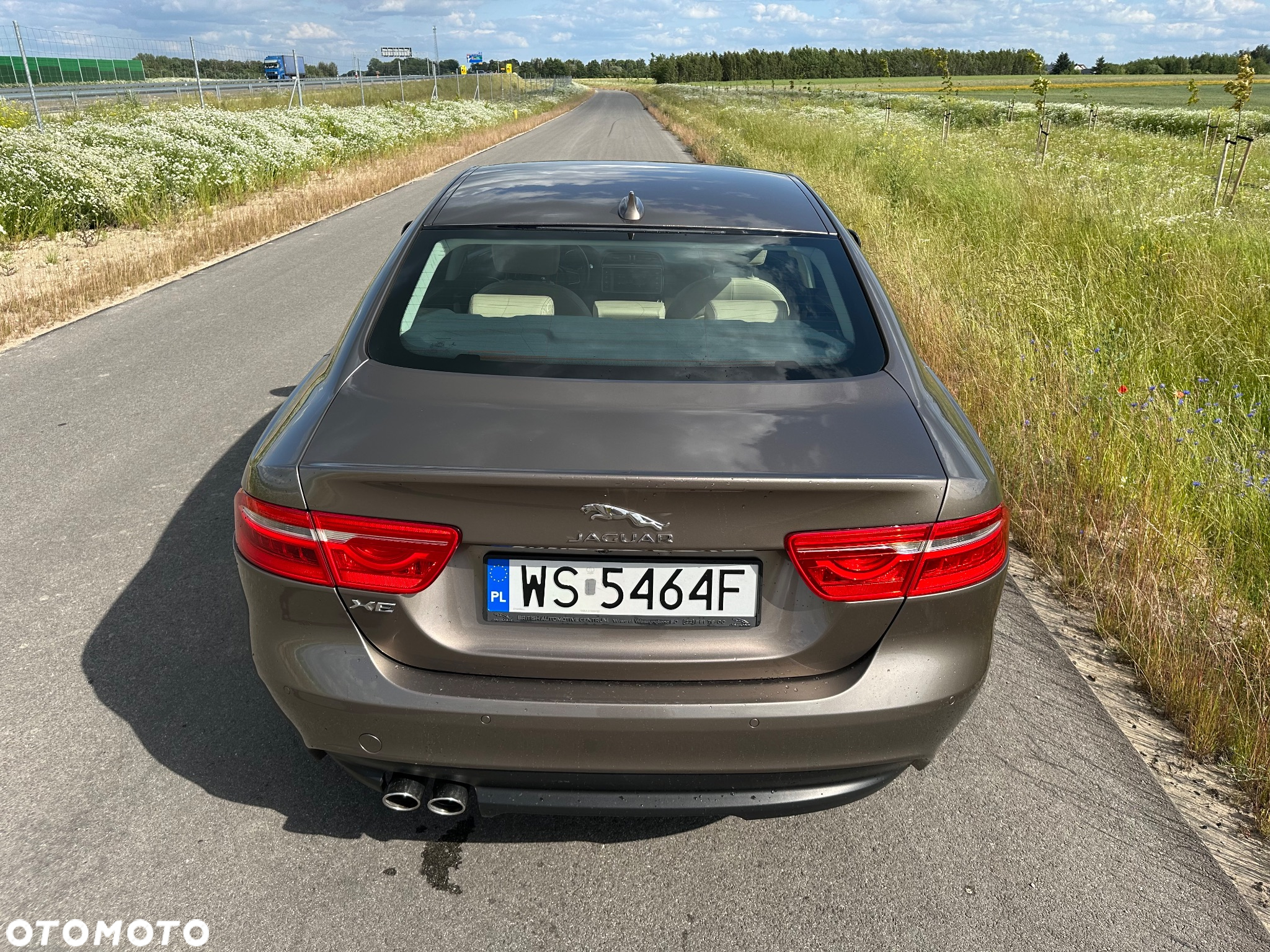 Jaguar XE 2.0 D Prestige - 8
