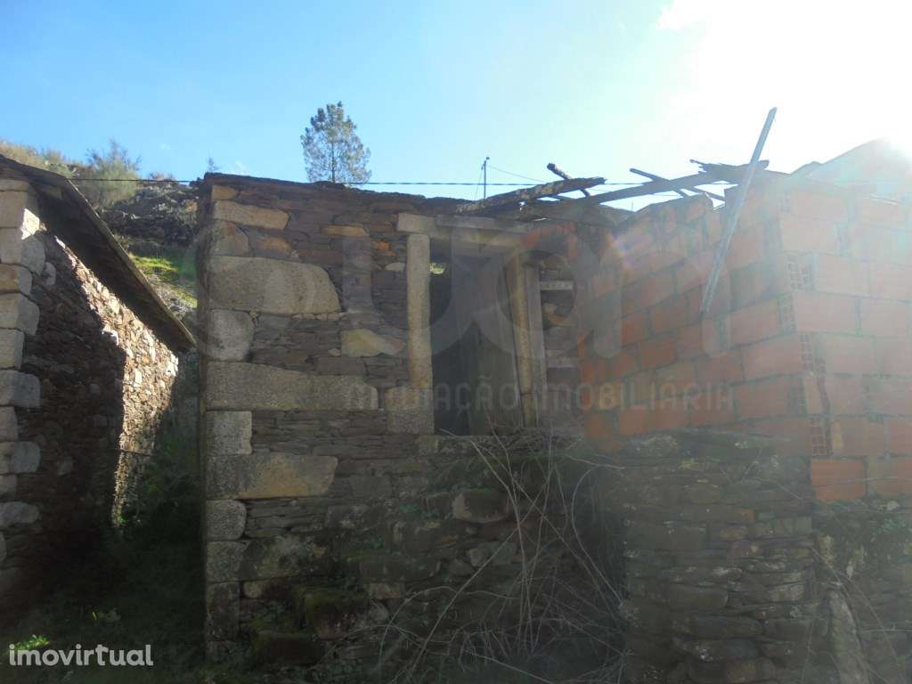 Casa para restauro em Arouca - Grande imagem: 4/15
