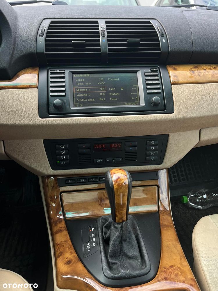 BMW X5 4.4i - 6