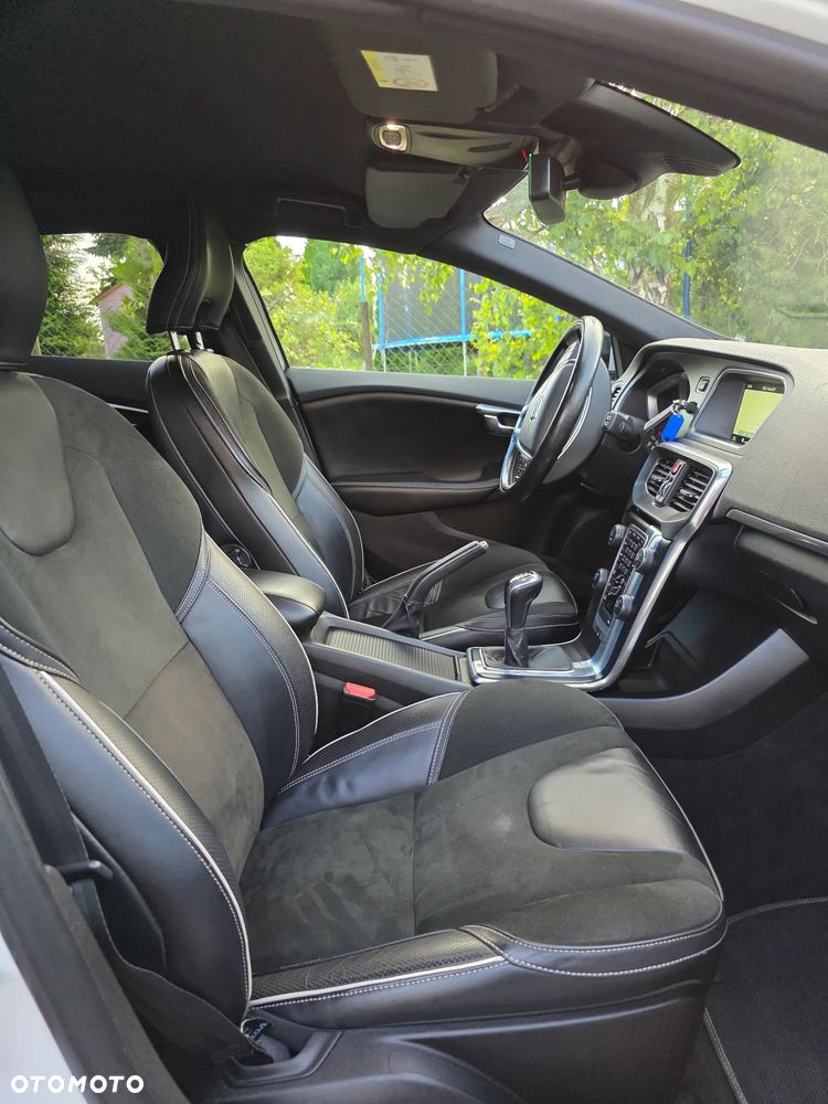 Volvo V40 D4 Drive-E R-Design Momentum - 25