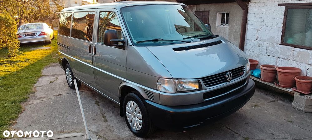 Volkswagen Caravelle - 1