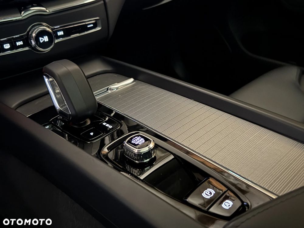 Volvo XC 60 B4 D AWD Geartronic RDesign - 19