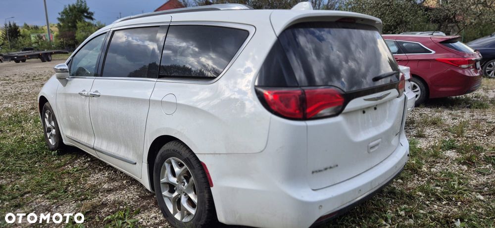 Chrysler Pacifica - 4