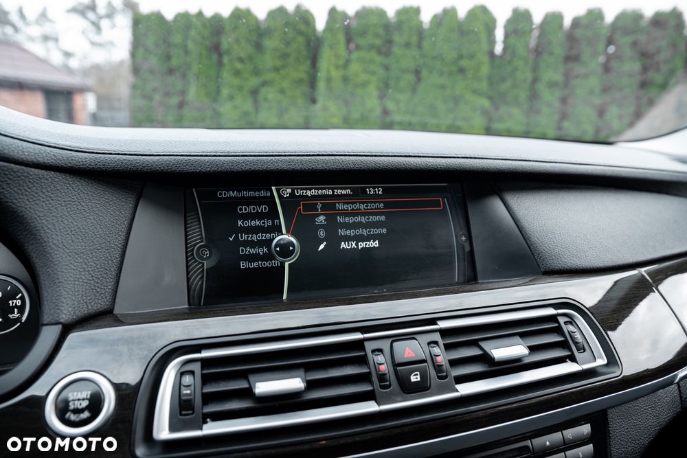BMW Seria 7 750i xDrive - 32