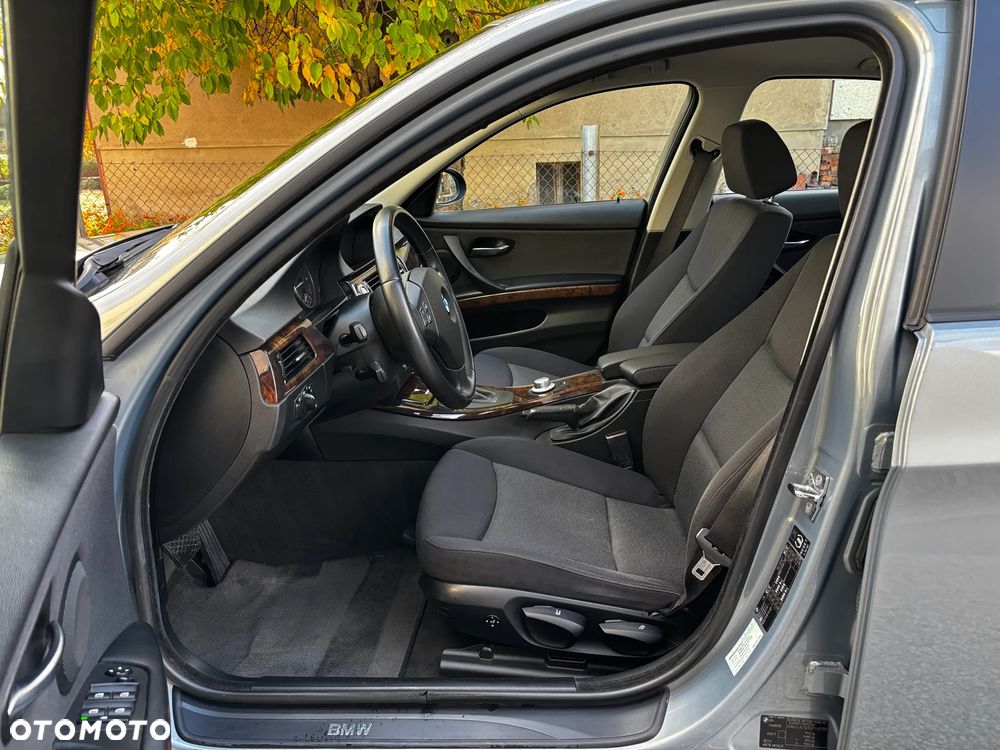 BMW Seria 3 320i - 10