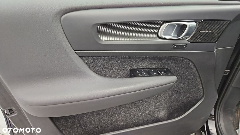 Volvo XC 40 T5 Plug-In Hybrid R-Design - 10