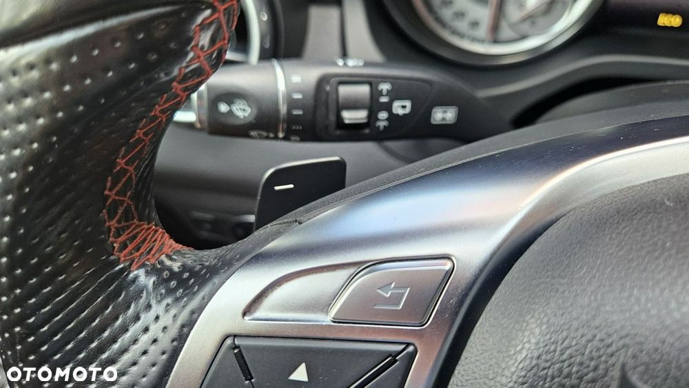 Mercedes-Benz GLA 250 4-Matic AMG Line - 27