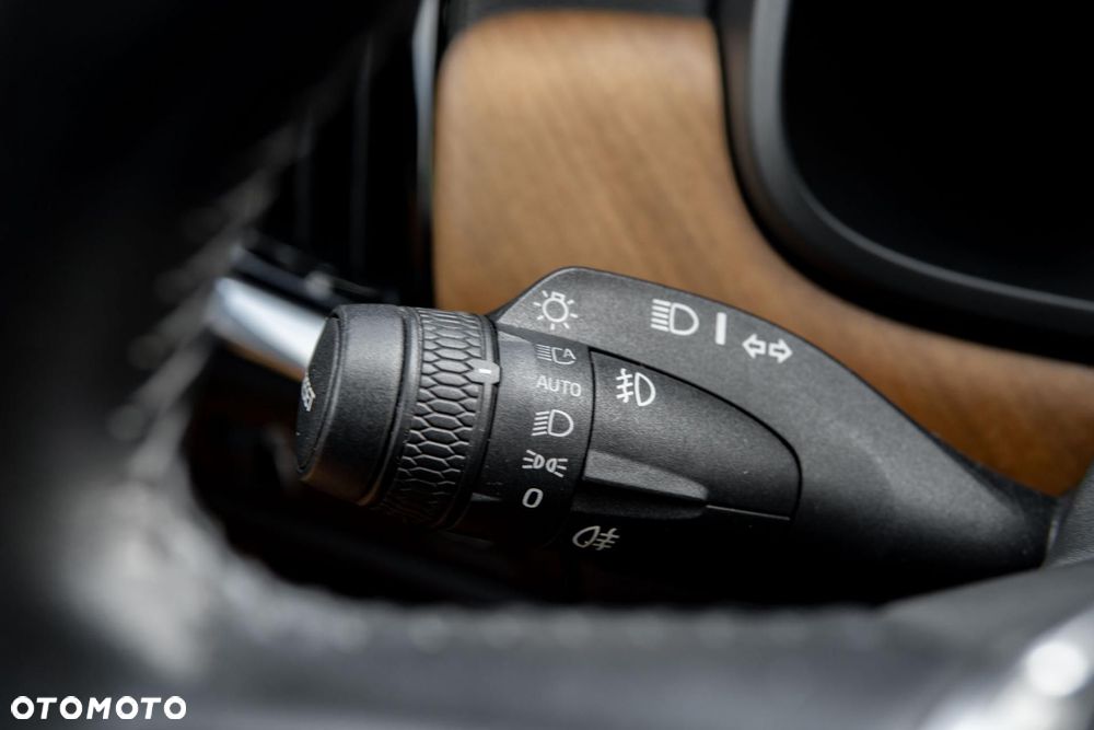 Volvo V90 D4 Inscription - 32