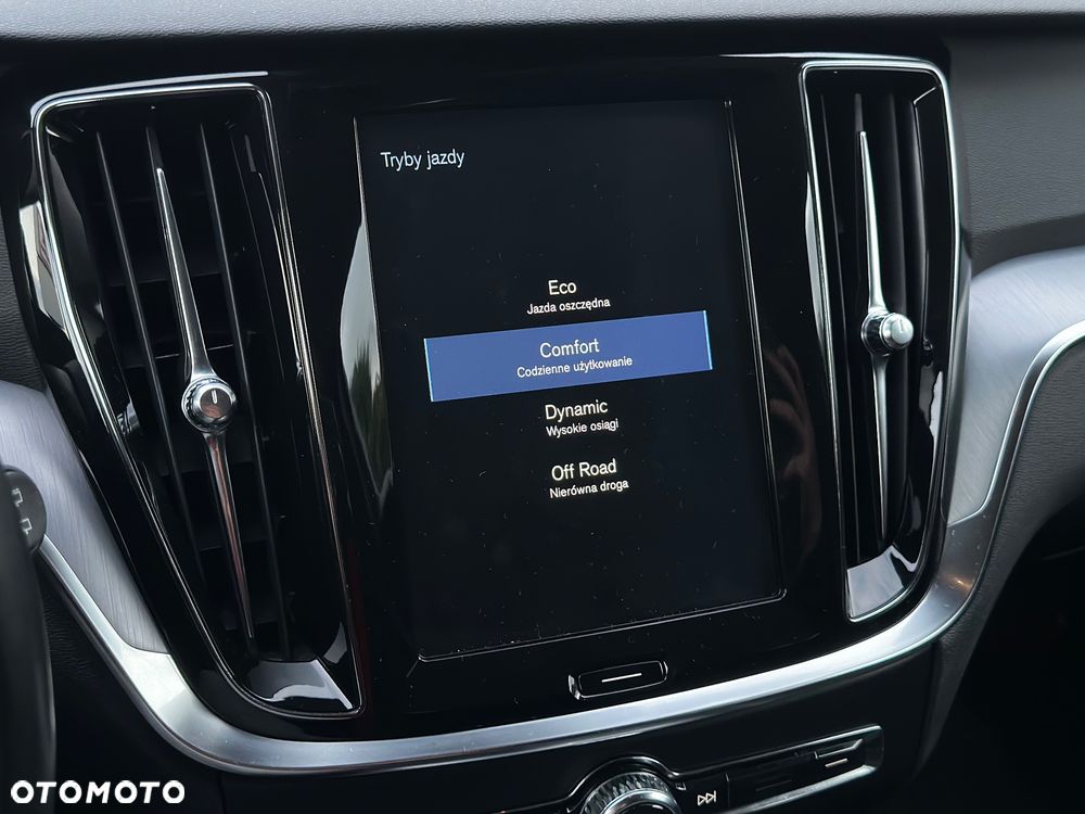 Volvo V60 Cross Country D4 AWD - 32