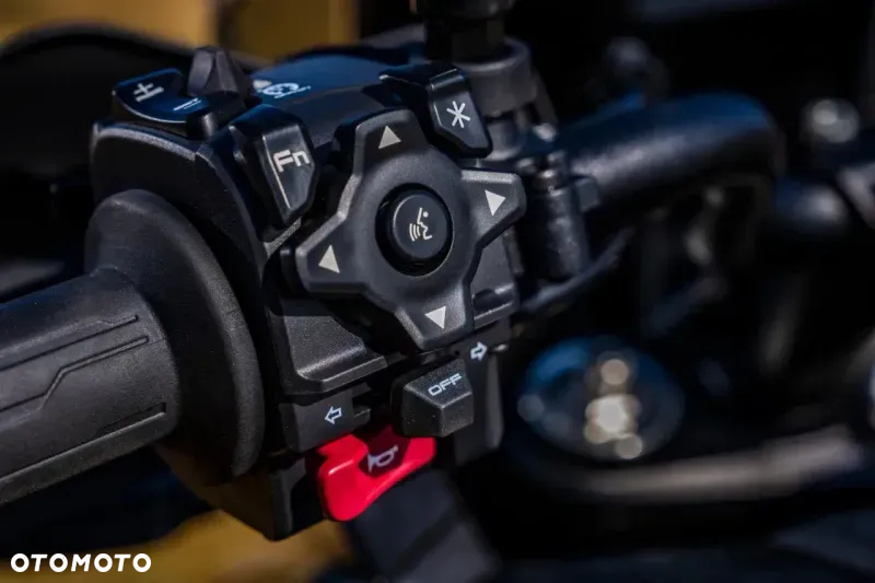 CFMoto MT - 9
