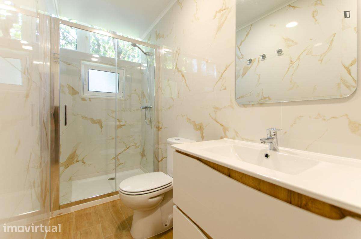 Quarto - localizado em Carcavelos Lisbon - Grande imagem: 4/13