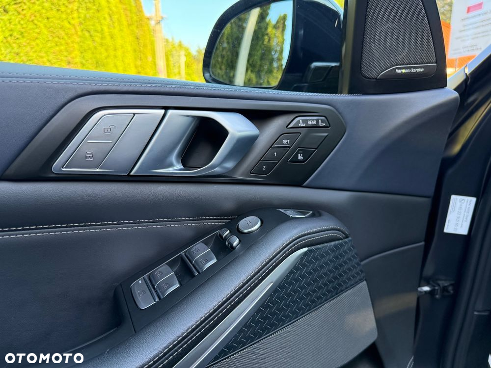 BMW X7 M50d sport - 32
