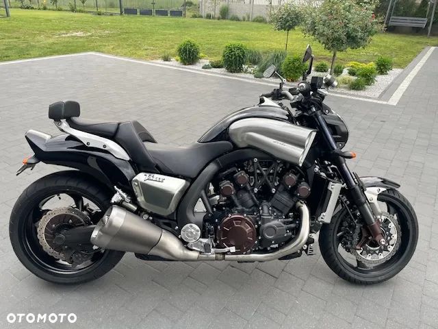 Yamaha V-MAX - 1