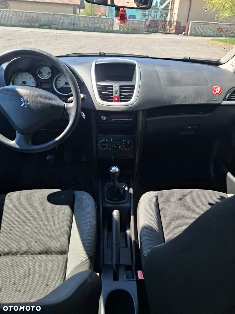 Peugeot 207 1.4 16V Trendy - 8