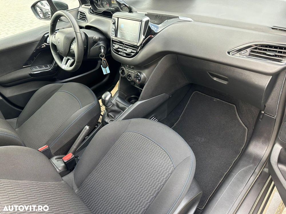 Peugeot 208 - 10