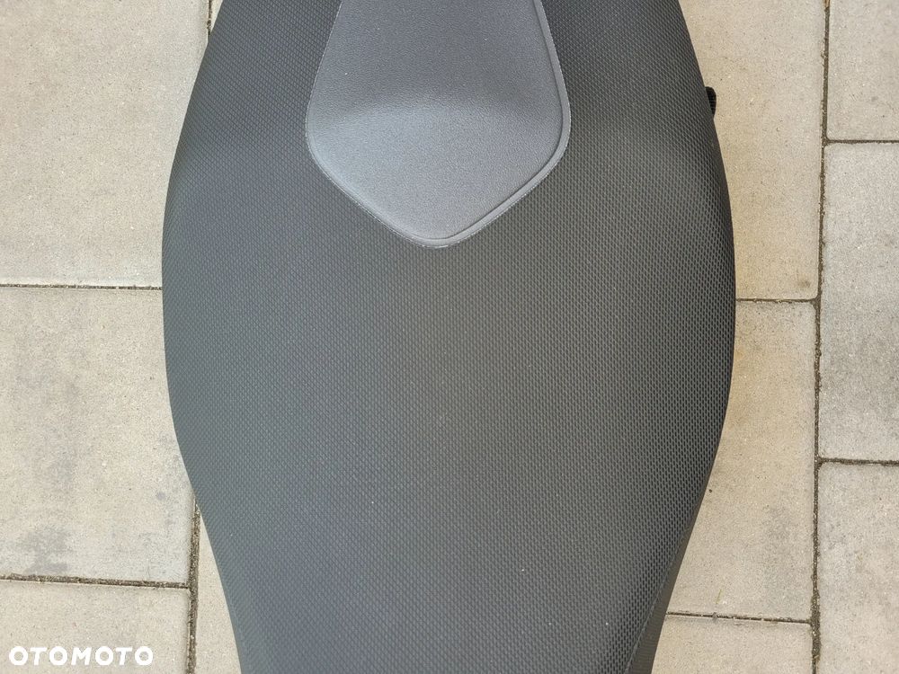 Kanapa, fotel, siedzenie Suzuki Gladius 650 - 5