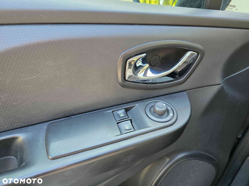 Renault Clio - 11